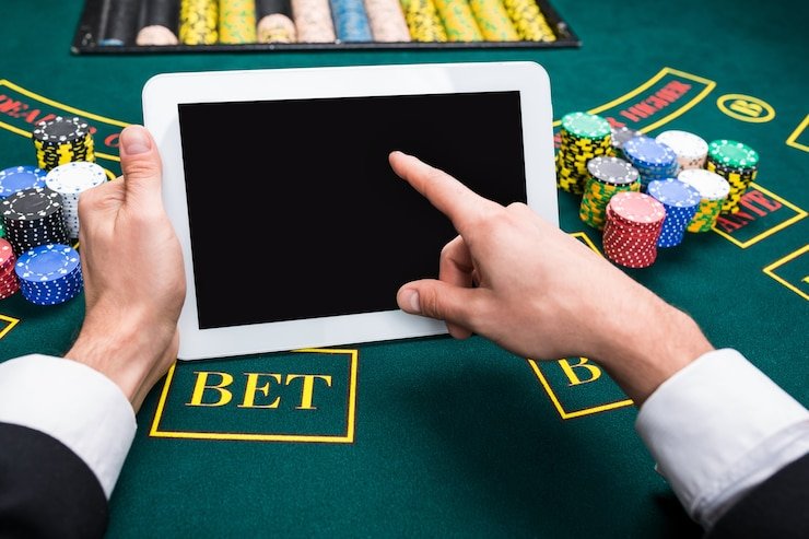 Antarmuka aplikasi mobile slotbet menampilkan menu permainan dan opsi pembayaran